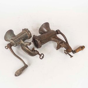 Dos Máquinas de Picar Carne Manuales Vintage - imagen 1