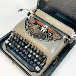 Máquina de Escribir Portátil Remington Rand con Estuche Negro - Años 50 - imagen 2