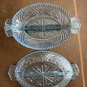 Juego de 2 Fuentes Ovaladas de Vidrio Azulado con Bordes Dentados y Asas - imagen 4