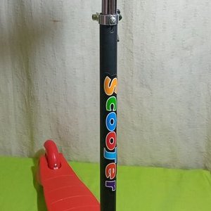 Lote siguiente: Monopatín Scooter Plegable Rojo con Ruedas Transparentes