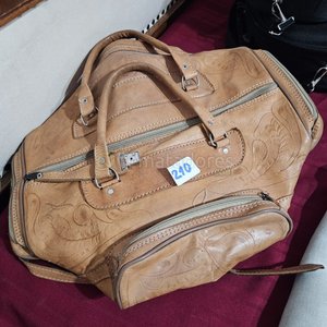 Lote anterior: Bolso de Cuero Marrón con Grabados