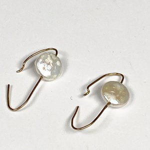 Dos Pares de Aretes: Oro y Nácar, y Otros Sin Piedras - imagen 3