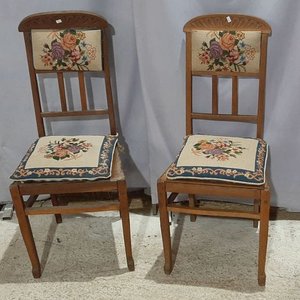 Lote siguiente: Par de Sillas de Roble con Tapizado Floral