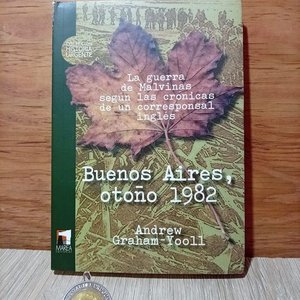 Lote siguiente: Libro "La Guerra de las Malvinas" por Andrew Graham-Yooll, Buenos Aires 1982
