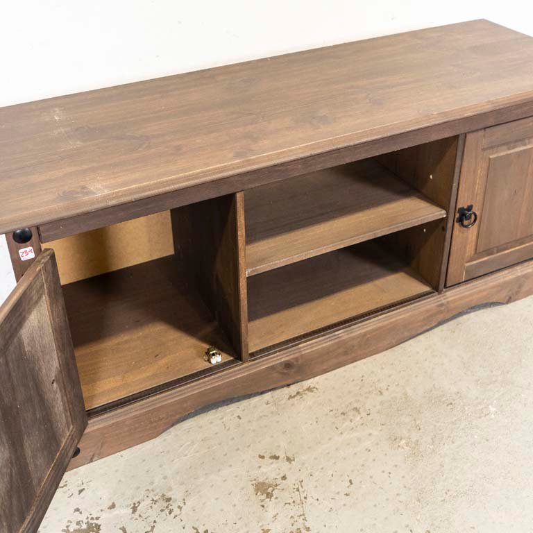 Rack de madera rústica con dos puertas laterales y estantes centrales - imagen 3