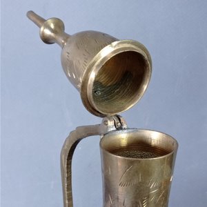 Lote de 2 piezas en bronce: Lámpara Optimus y Tetera decorada - imagen 7