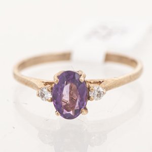 Lote siguiente: Anillo de Oro con Amatista y Circonias Talla 17 mm