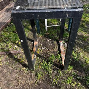 Mesa Estructura Hierro con Tapa de Vidrio Averiada - imagen 1