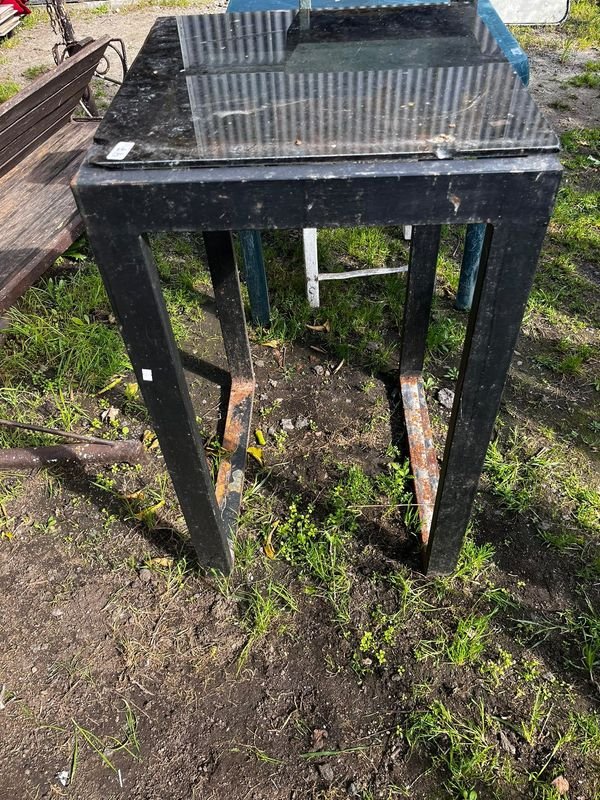 Mesa Estructura Hierro con Tapa de Vidrio Averiada