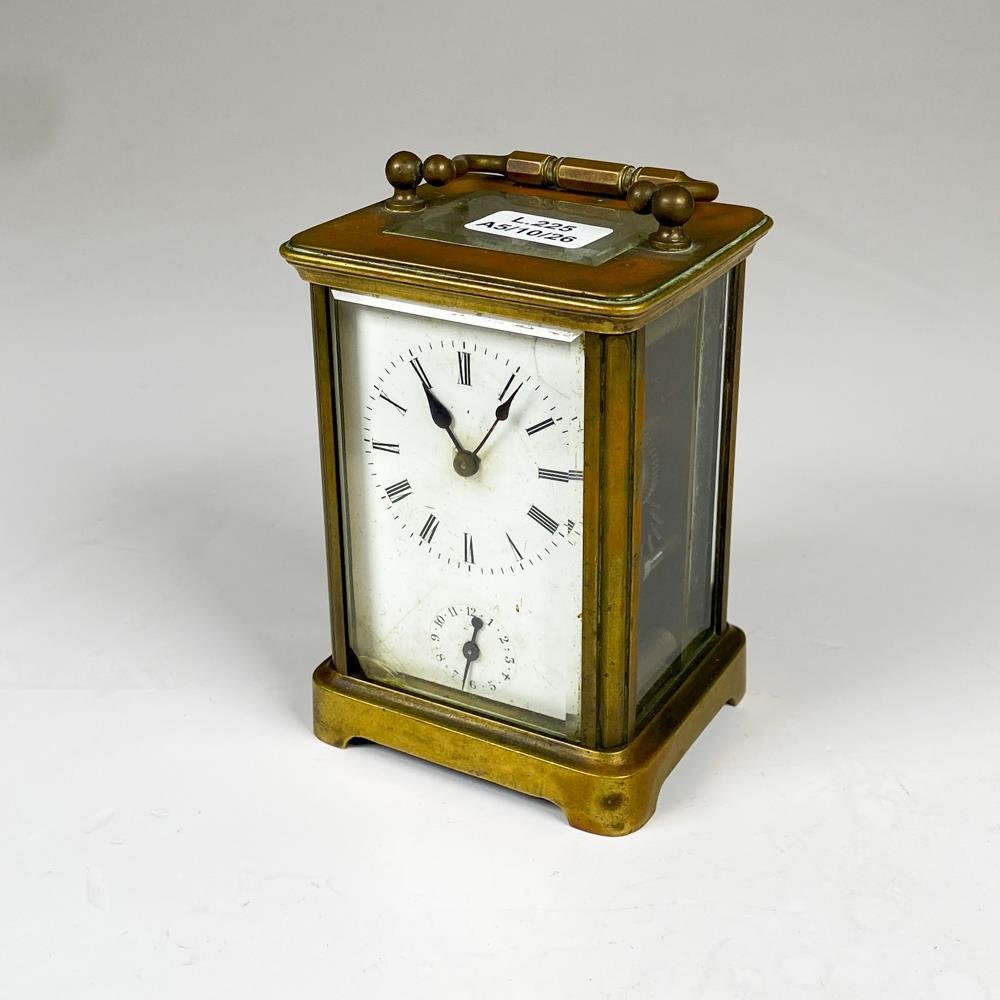 Reloj de viaje bronce y cristal , a cuerda con despertador altura 14 cm (esfera avería y vidrio frente)