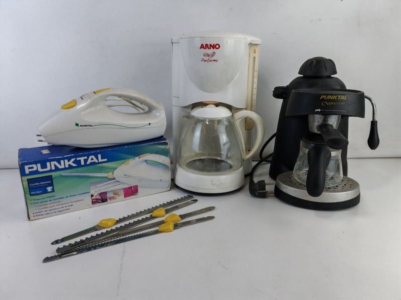 Lote siguiente: Venta de Cafeteras y Cuchillo Electrico en Excelente Estado