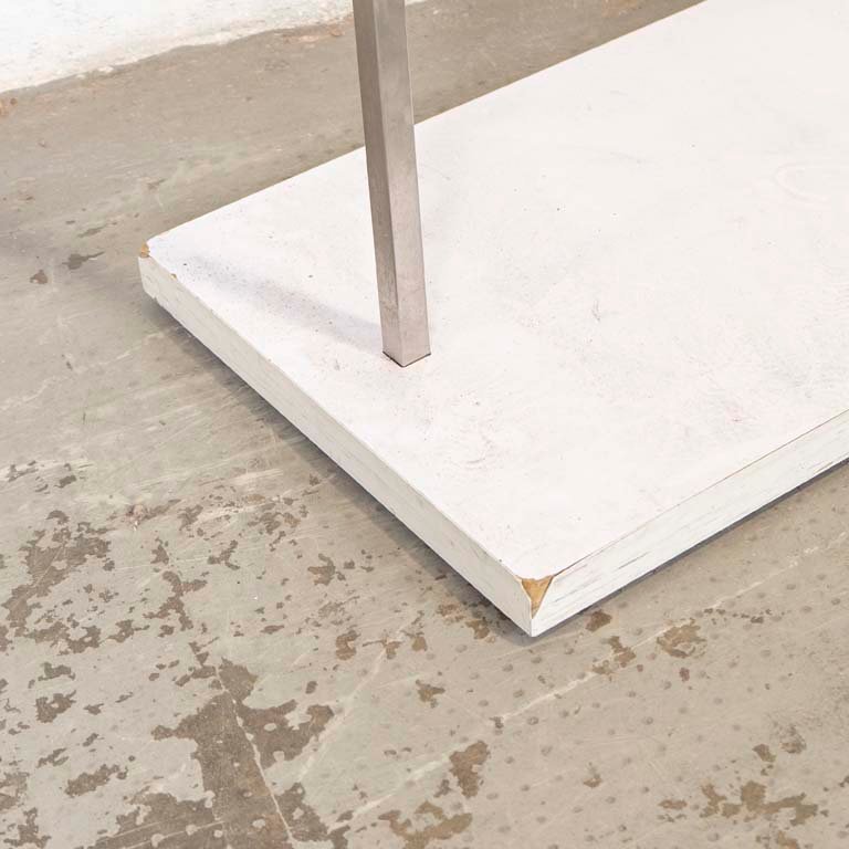 Perchero de acero inoxidable con base de compensado melamínico - imagen 2