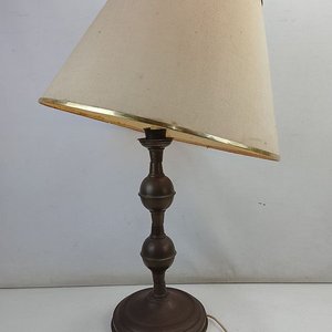 Lote siguiente: Lámpara de Mesa Antigua Metal Patinado Doble Balaustre Pantalla Dorada