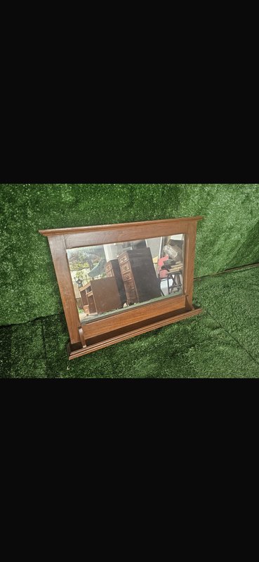 Espejo de madera de roble con repisa