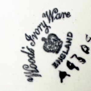 Cuatro Platos de Loza Inglesa "Cresta" y "Wood's Ivory Ware" con Decoración Floral y Bordes Dorados - imagen 8