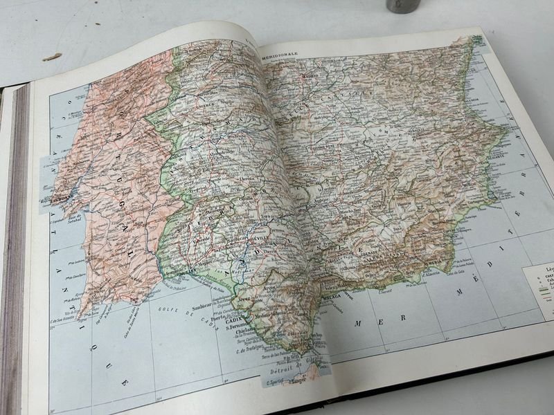 Libro de geografía ilustrado sobre España y Portugal - imagen 7