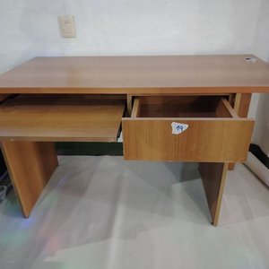 Escritorio de madera con espacio para teclado, cajón y torre - imagen 2