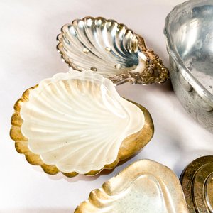 Lote Variado de Artículos en Peltre: Coquillas, Ceniceros, Cuchara y Más - imagen 4