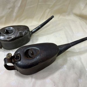 Lote de 2 Aceiteras Antiguas de Taller en Chapa/Acero con Pico Largo - imagen 2