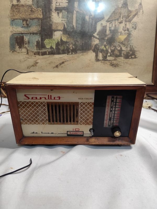 Radio Sanyo Antigua en Buena Condición - imagen 2
