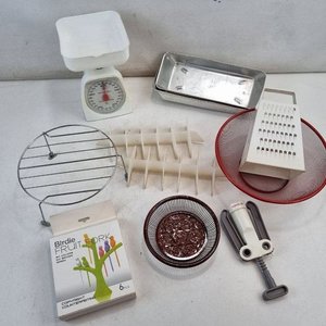 Lote Variado de Cocina: Balanza, Rallador, Rejilla, Bandeja y Más - imagen 3