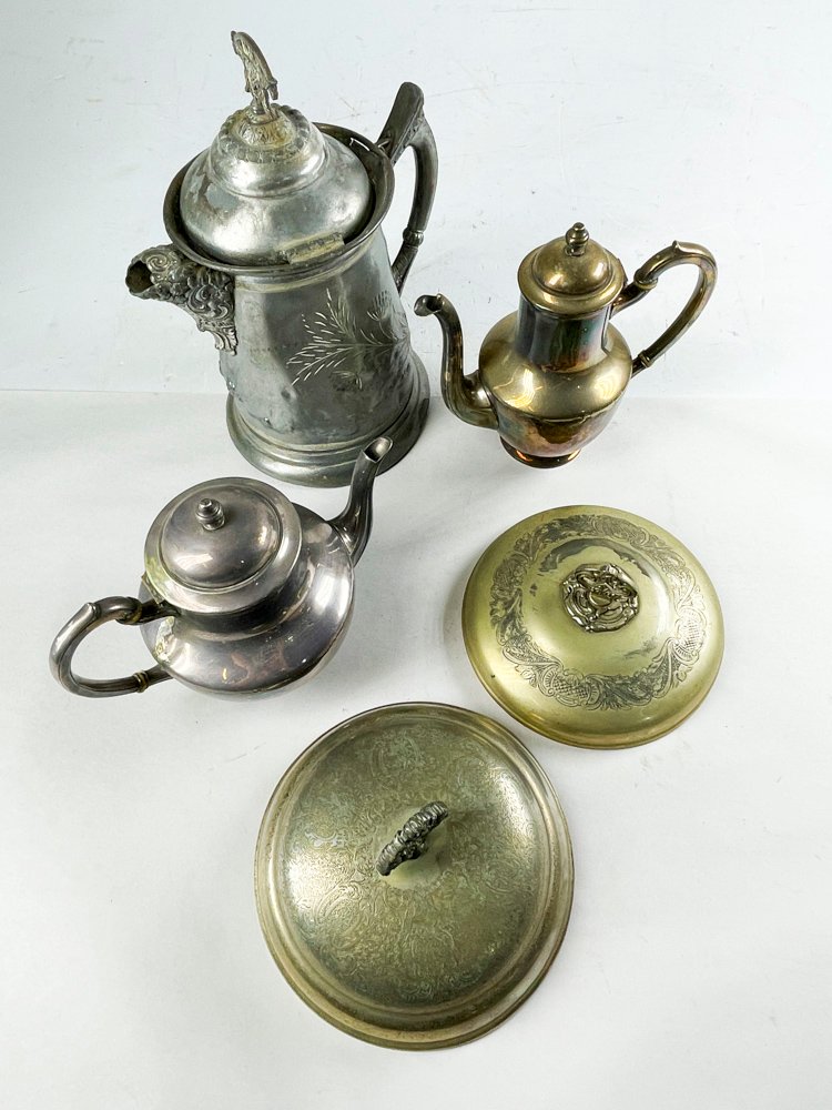 Piezas de metal en chocolate, teteras y tazas antiguas - imagen 2