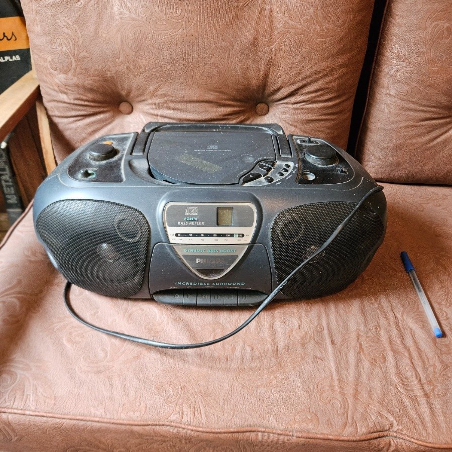 Radio Portátil Philips "Huevito" con CD y Cassette