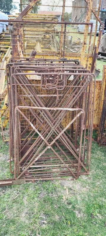 Lote de Puertas Metálicas en Varilla para Construcción