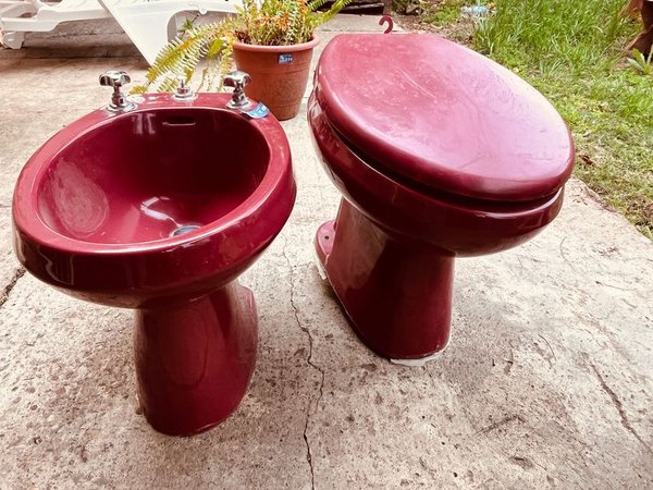 Inodoro y Bidet Color Bordo