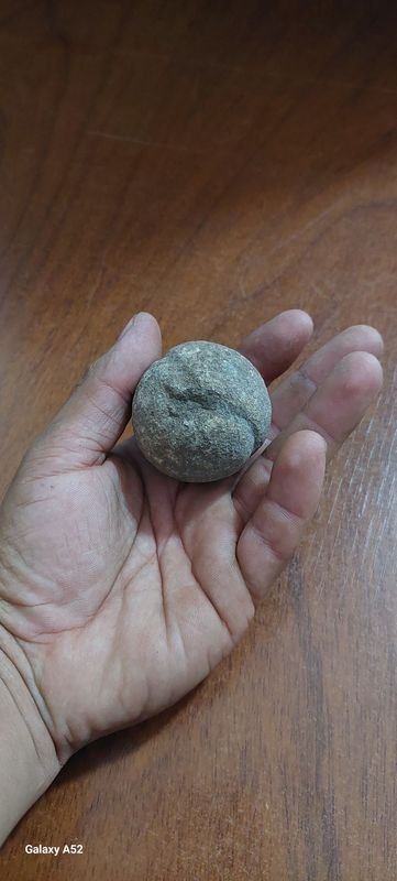 Piedra Sférica con Textura Natural - imagen 4