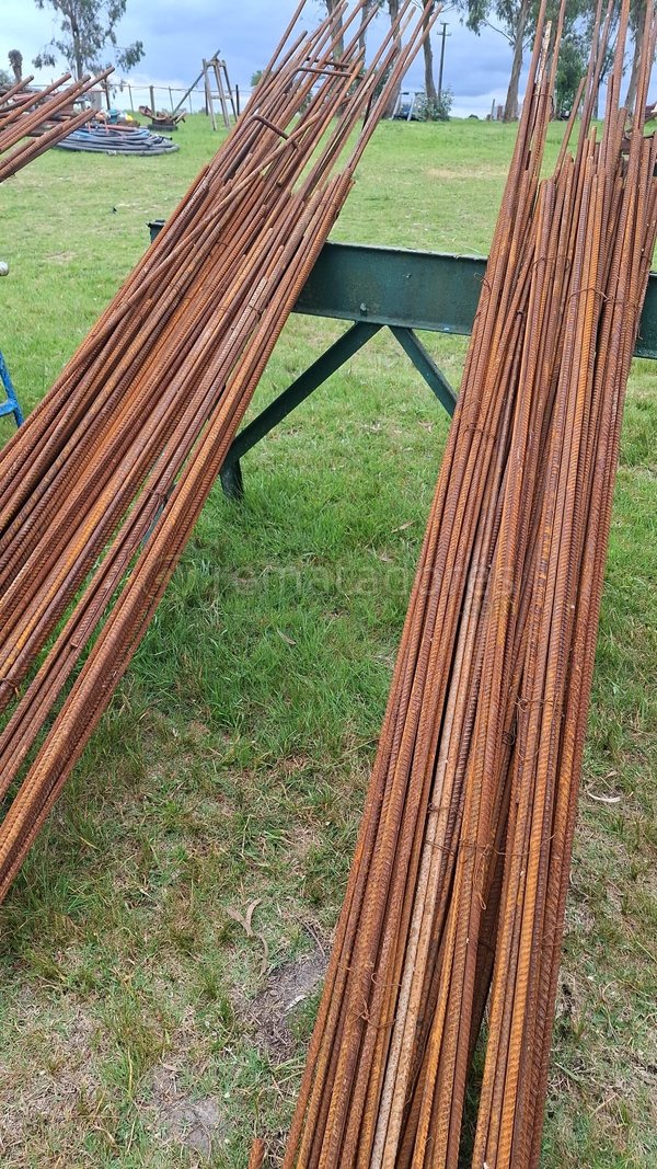 Lote de Varillas de Hierro Corrugado para Construcción