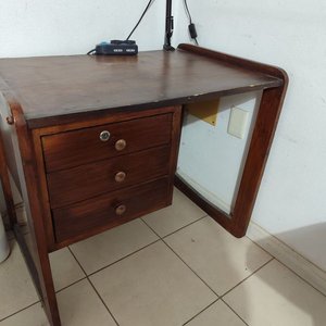 Lote anterior: Escritorio de Madera Maciza con 3 Cajones Profundos