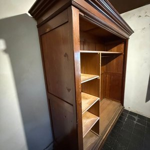 Ropero Antiguo de Pinotea con Estantes y Puertas Corredizas - imagen 5