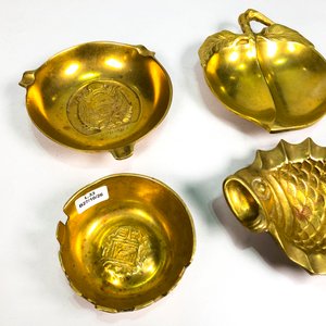 Lote de Cuatro Ceniceros Vintage de Bronce - imagen 3
