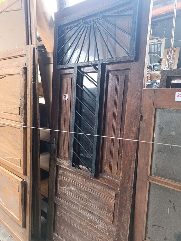 2 Hojas de Puerta de Madera con Marco Metálico