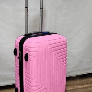 Valija de Viaje Carry-On Fucsia con Carro y Combinación - imagen 1