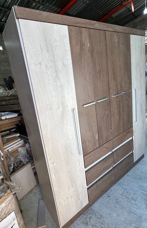Lote siguiente: Placard de Madera con 6 Puertas y 6 Cajones