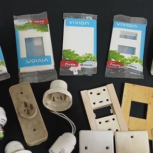 Lote de Artículos Eléctricos: Tomas, Tapas, Fichas y Más - imagen 4