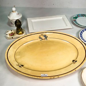 Lote de Porcelana: Bandeja Oval Floral, Platos, Azucarero y Cenicero - imagen 4