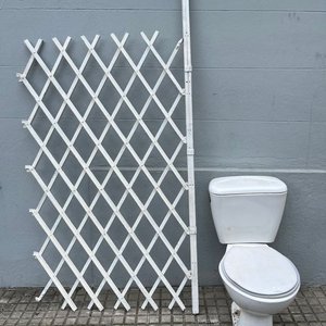 Lote siguiente: Reja Plegable de Hierro Blanca y Mochila de Inodoro Blanca