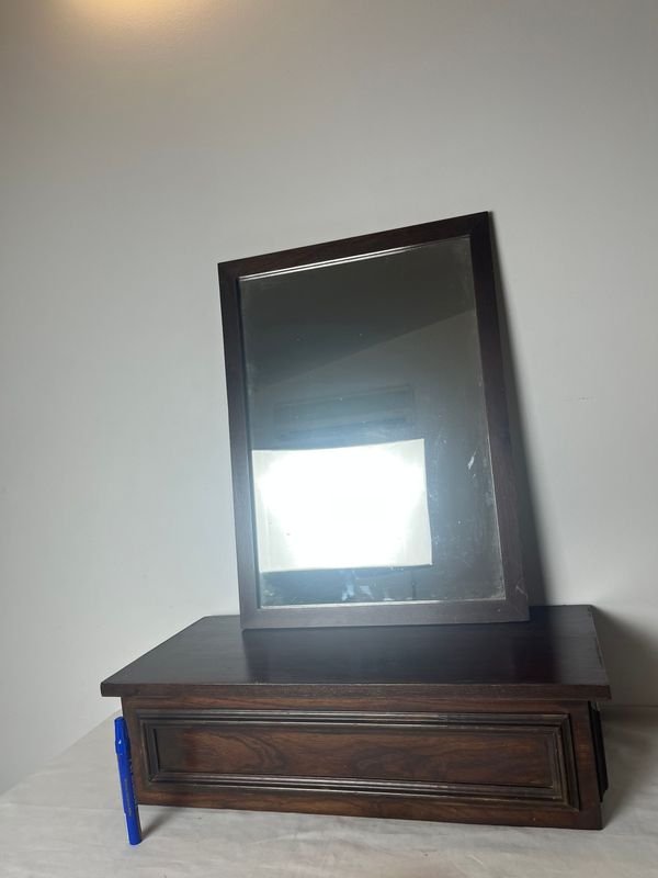 Espejo y mueble de diseño - imagen 2