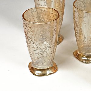 Jarra y Seis Vasos de Vidrio Carnival Dorado con Diseño Floral - imagen 3