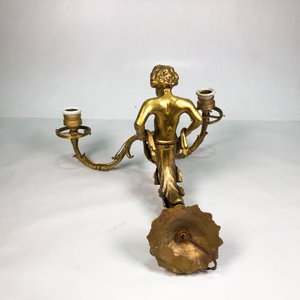 Aplique de Pared en Bronce con Figura de Niño Sosteniendo Luces - imagen 3