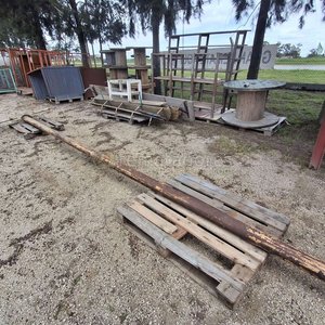 Lote anterior: Lote de Madera y Metal para Construcción o Decoración