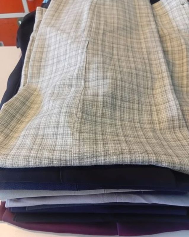 Lote anterior: Lotes de pantalones de vestir en diferentes tamaños y colores