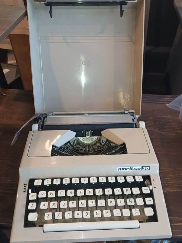 Lote siguiente: Maquina de Escribir Maritsa 30 - Equipamiento de Oficina