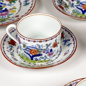 Juego de Té de Porcelana: 4 Tazas con Platillos y Platos de Postre - imagen 3