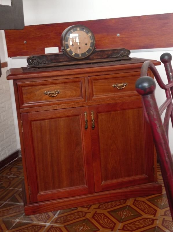Cajonera 2 puertas de madera con reloj - imagen 2