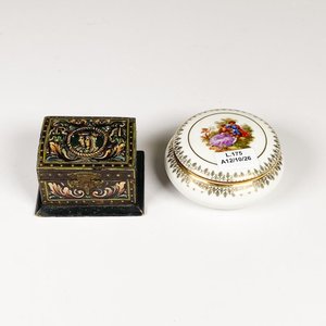 Lote siguiente: Dos Cajas Alhajeros: Limoges y Madera Decorada