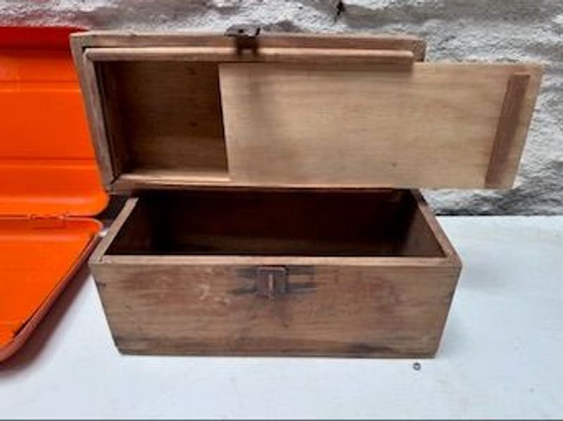 Caja de herramientas en madera y metal - imagen 4